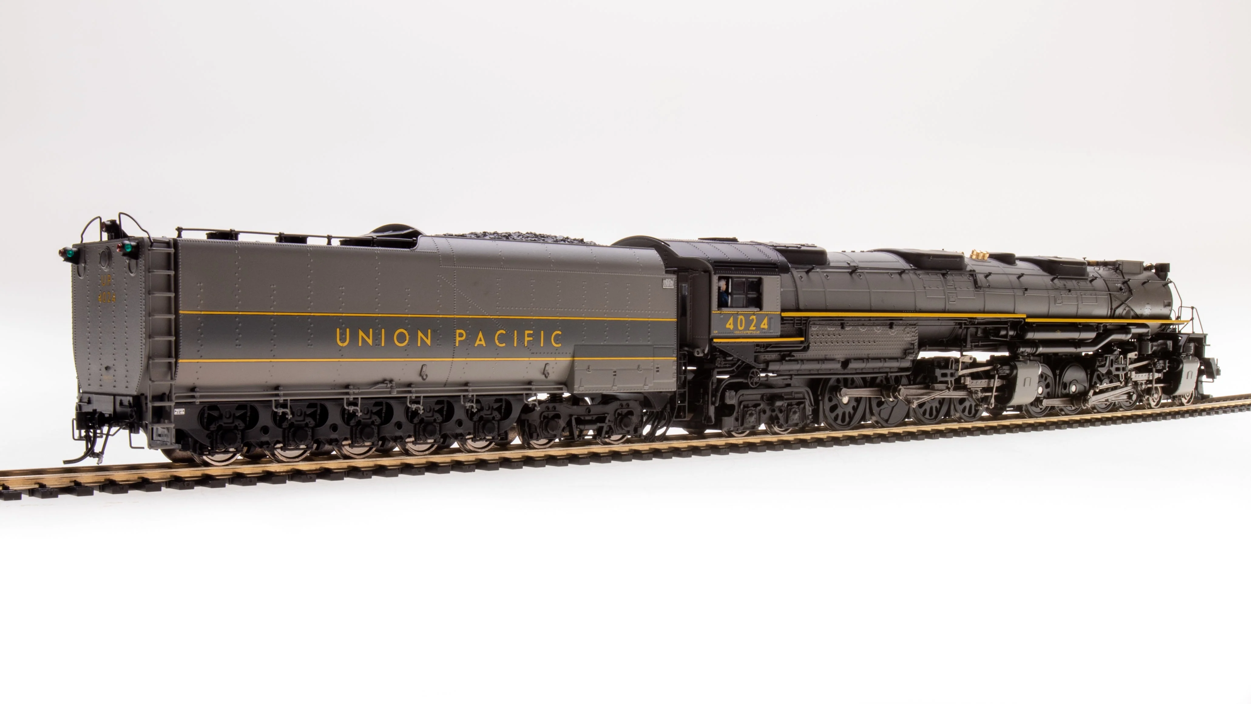 8372 UP Big Boy #4022, Two-Tone Gray w/ Yellow, Wilson Aftercooler, 25-C-400 Coal Tender, No-Sound / DCC-Ready, HO (Fantasy Paint Scheme) - Image 7