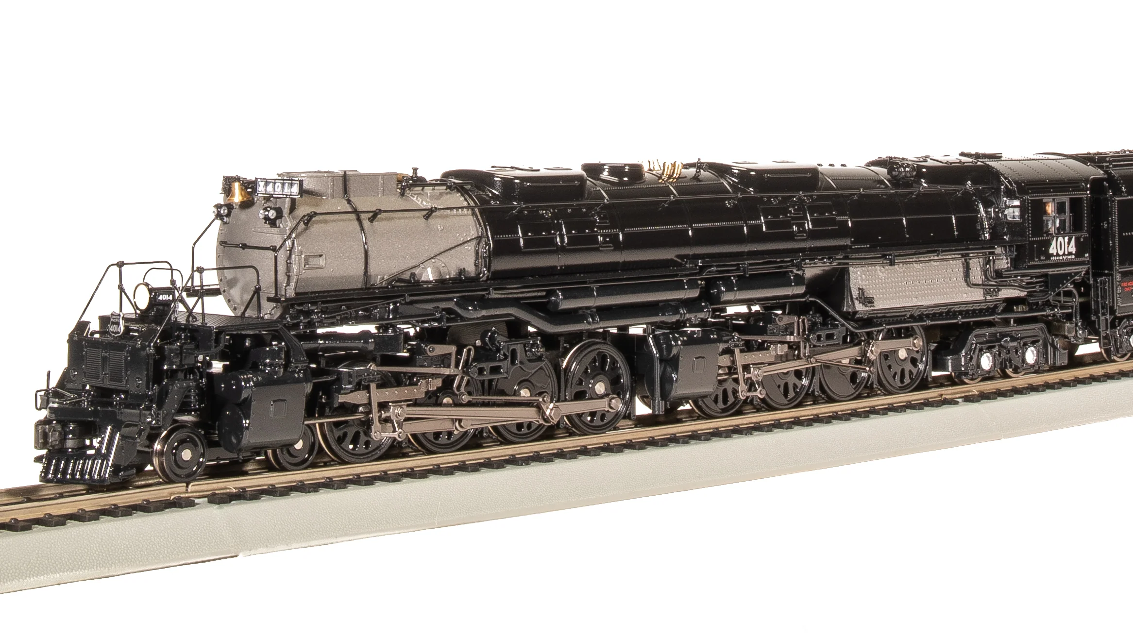 8370 UP Big Boy #4014, Promontory Excursion, Glossy Finish, Challenger Excursion Tender, No-Sound / DCC-Ready, HO - Image 16