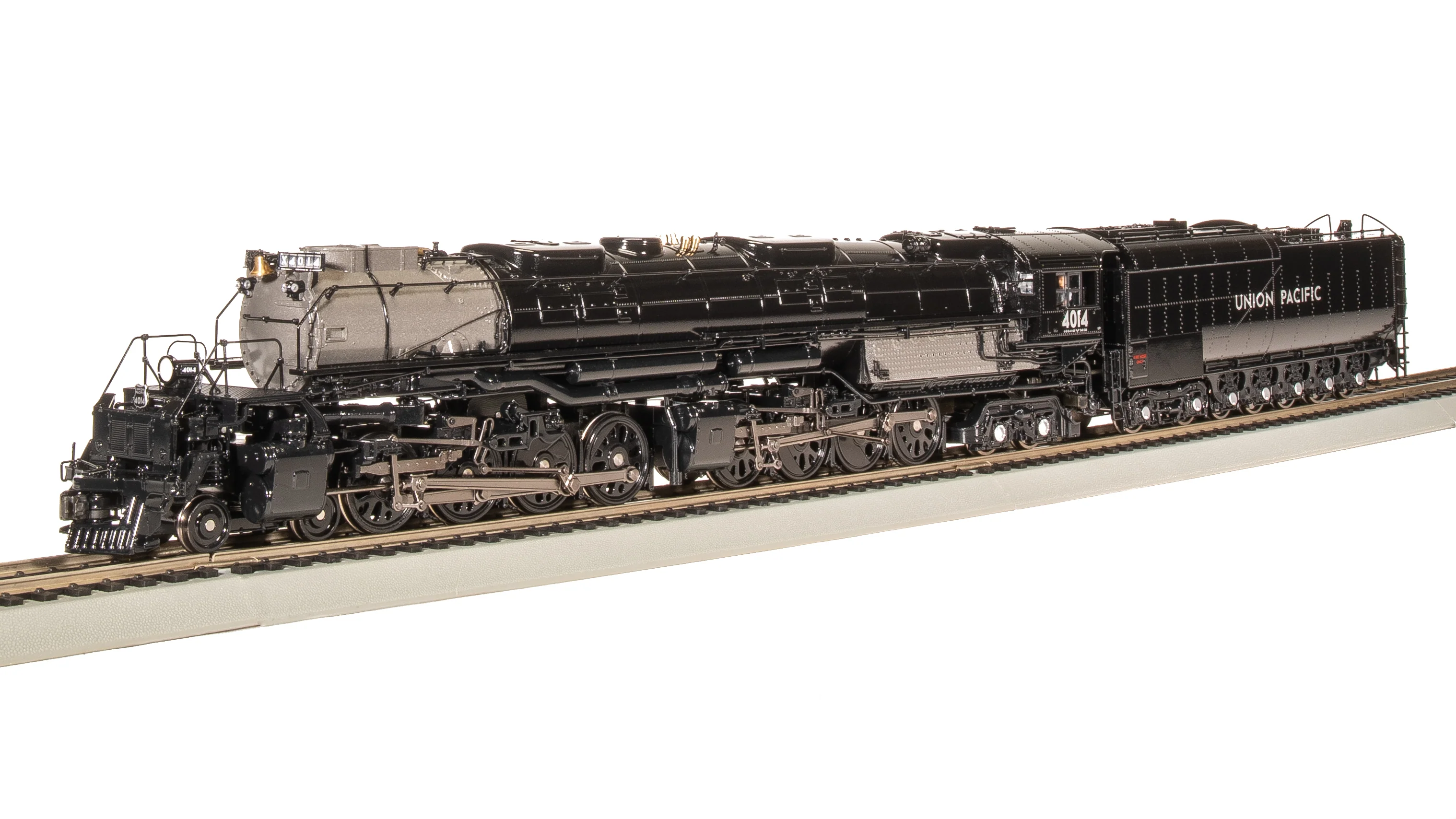 8370 UP Big Boy #4014, Promontory Excursion, Glossy Finish, Challenger Excursion Tender, No-Sound / DCC-Ready, HO - Image 17