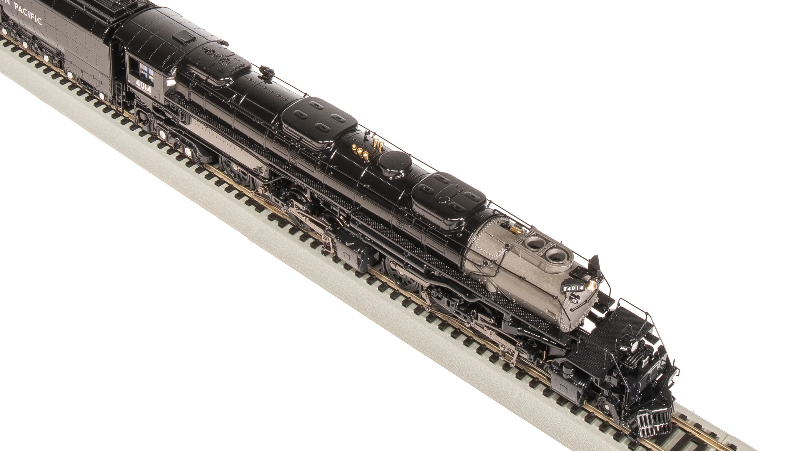 8370 UP Big Boy #4014, Promontory Excursion, Glossy Finish, Challenger Excursion Tender, No-Sound / DCC-Ready, HO - Image 5