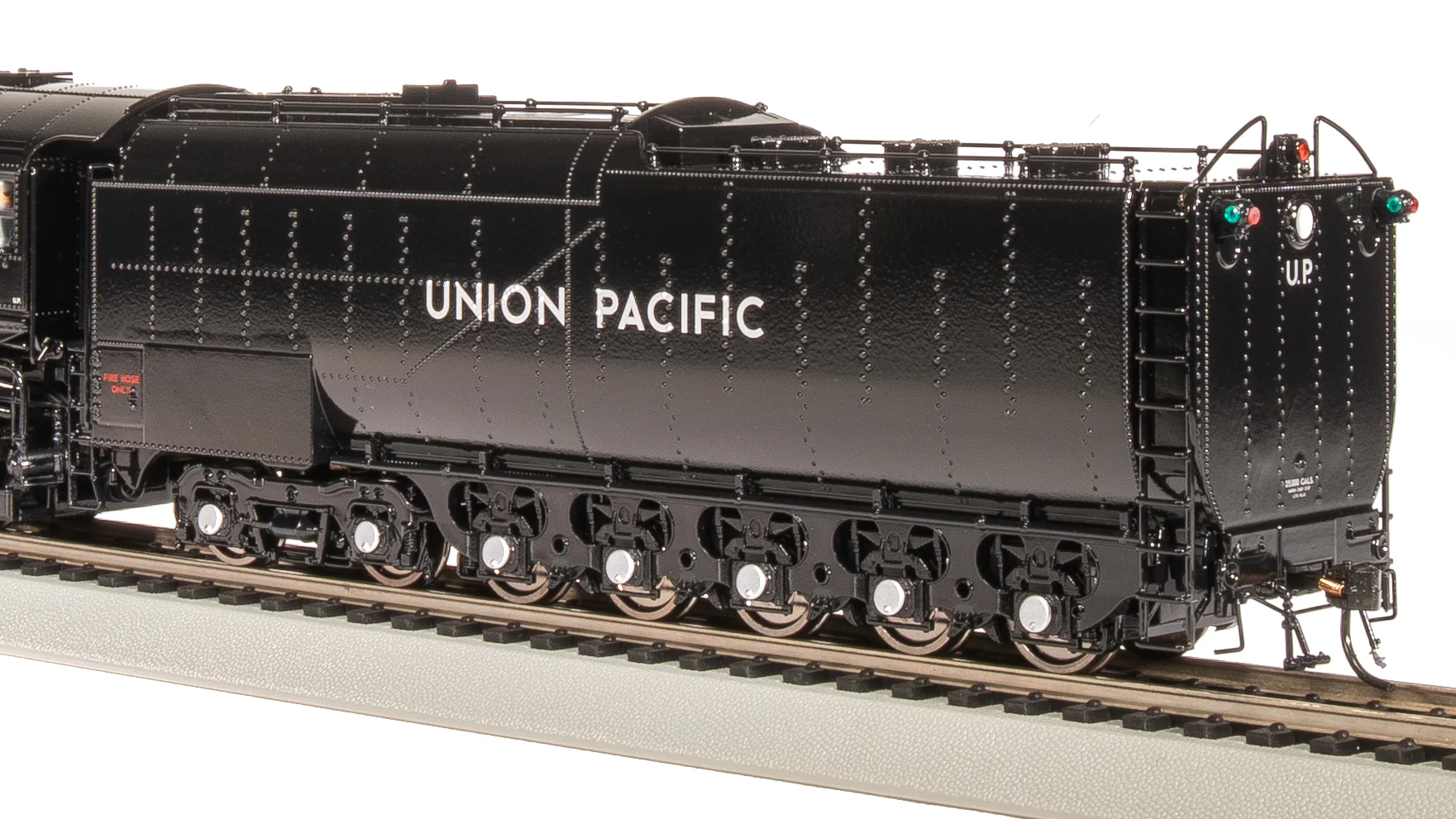 8370 UP Big Boy #4014, Promontory Excursion, Glossy Finish, Challenger Excursion Tender, No-Sound / DCC-Ready, HO - Image 7